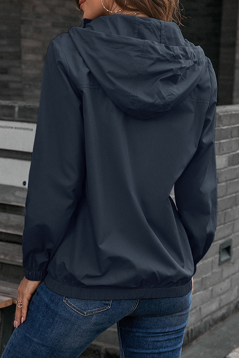 Ropa deportiva informal con capucha y cuello sólido