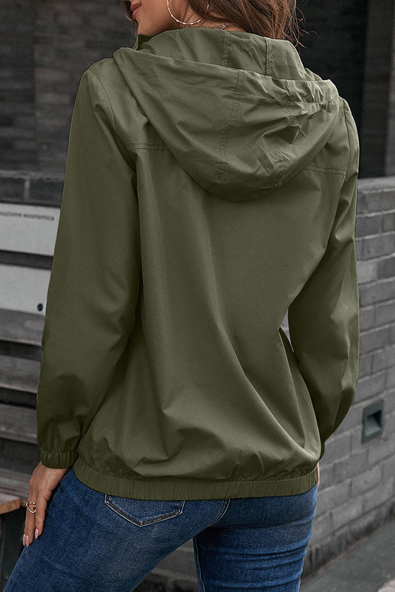 Ropa deportiva informal con capucha y cuello sólido