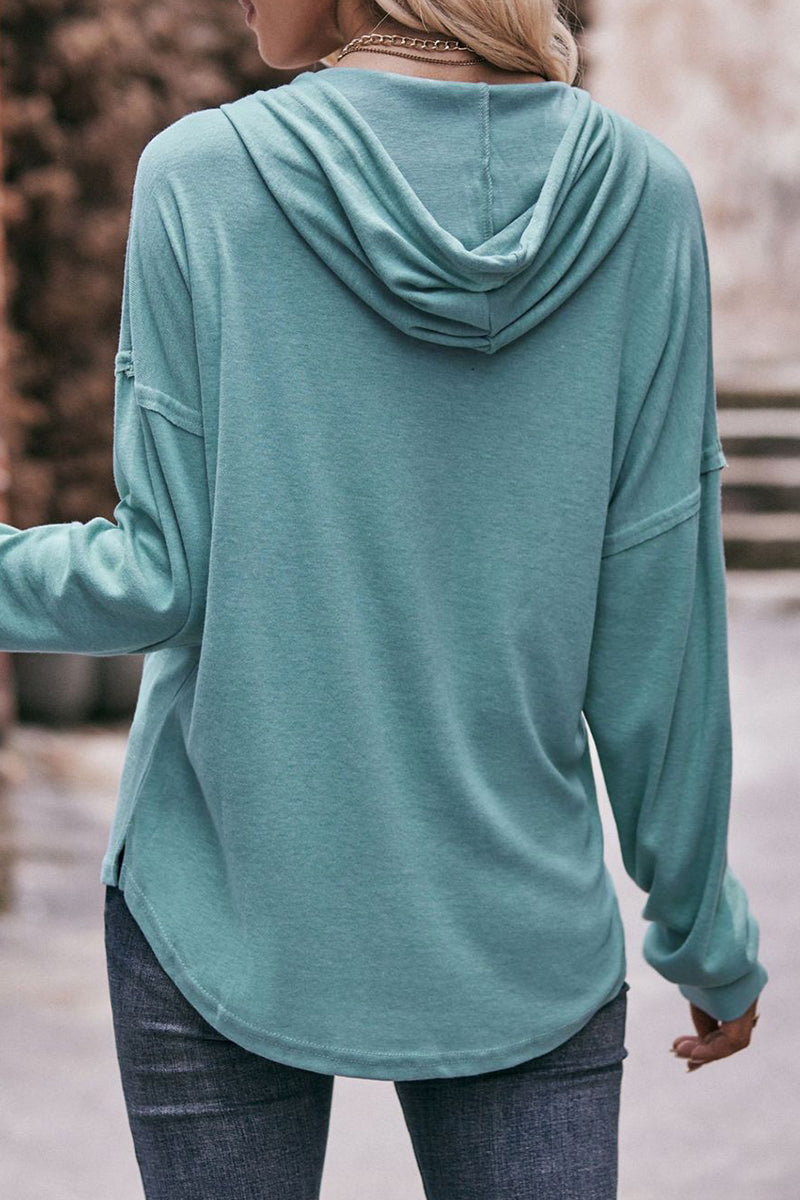 Tops casuales con cuello y capucha y botones sólidos