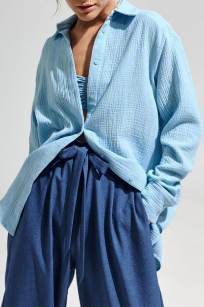 Elegantes blusas lisas con cuello vuelto