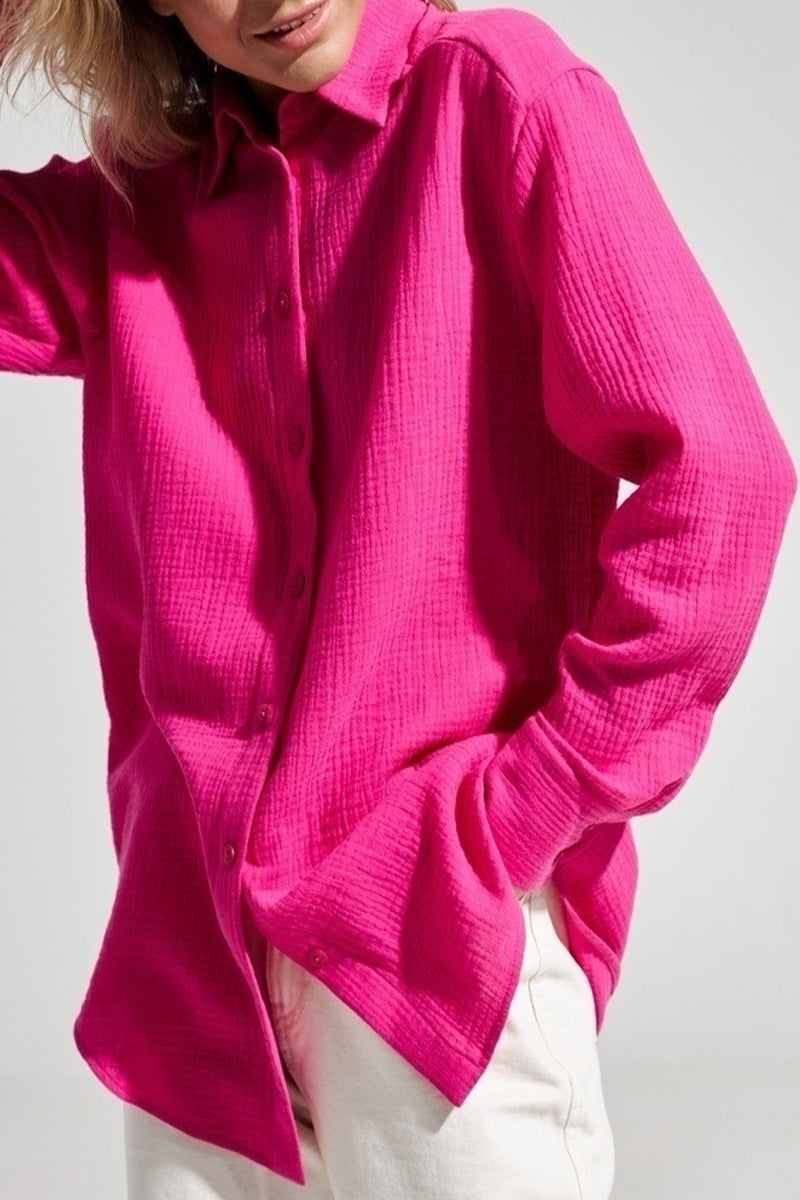 Elegantes blusas lisas con cuello vuelto