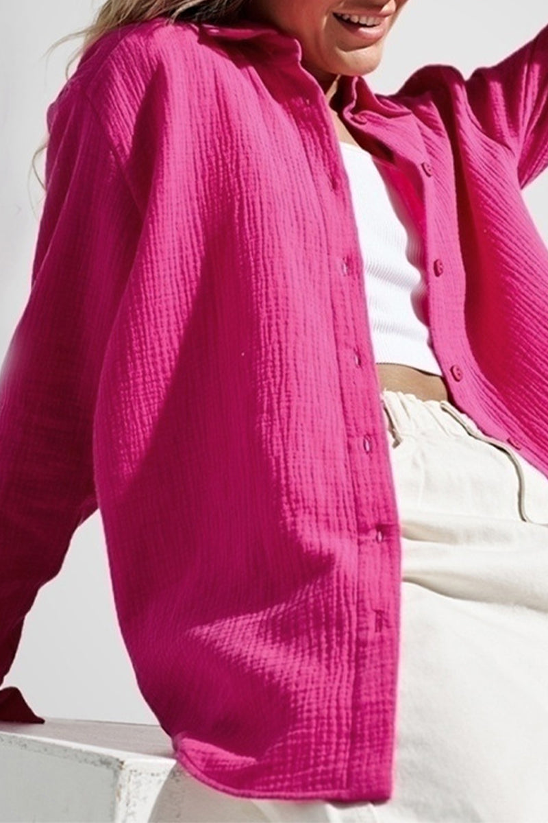 Elegantes blusas lisas con cuello vuelto