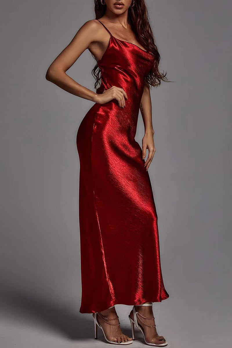 Elegante vestido liso sin espalda con tirantes finos