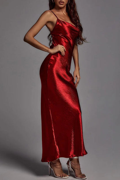 Elegante vestido liso sin espalda con tirantes finos