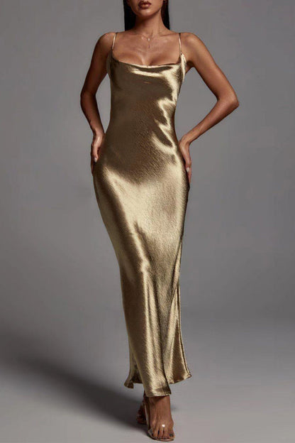 Elegante vestido liso sin espalda con tirantes finos