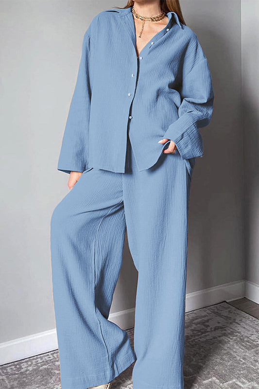 Conjunto de dos piezas informal, sencillo, liso, con cuello vuelto y manga larga