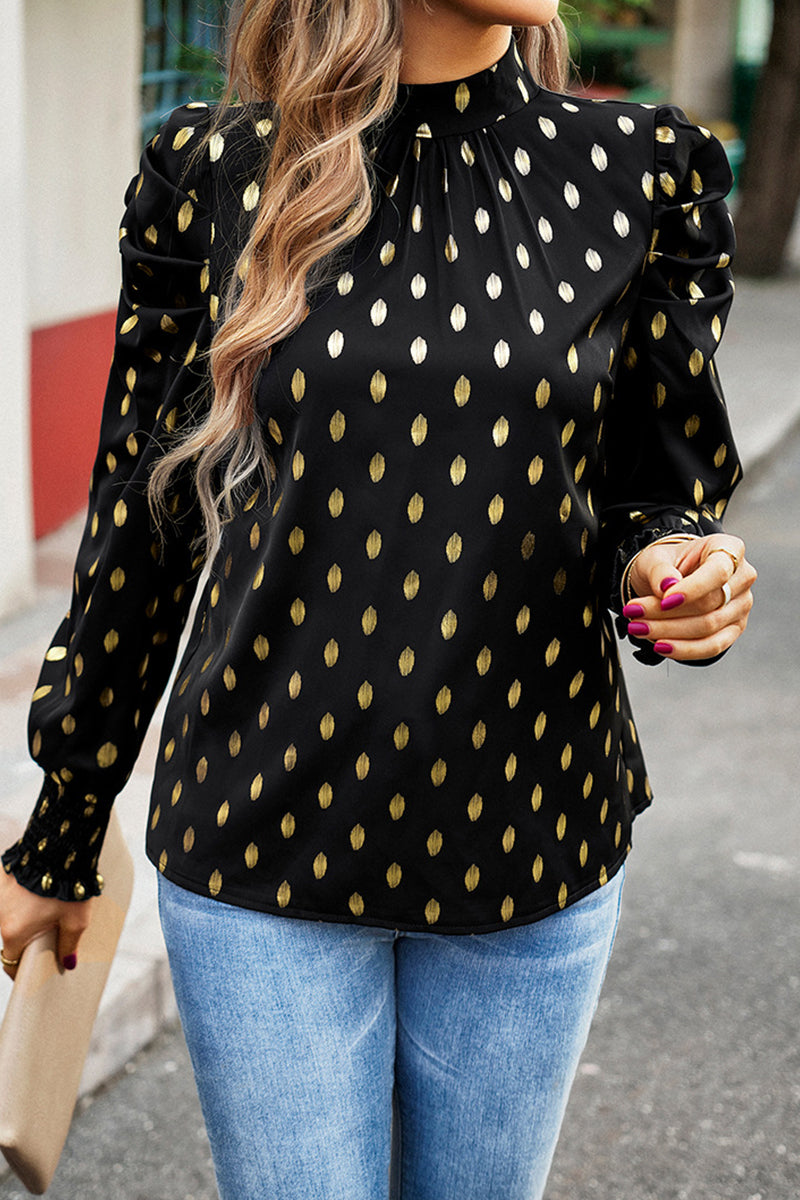 Elegante blusa de cuello alto con lunares y pliegues