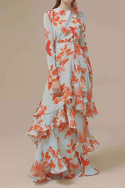 Elegante vestido asimétrico floral con cuello redondo irregular.