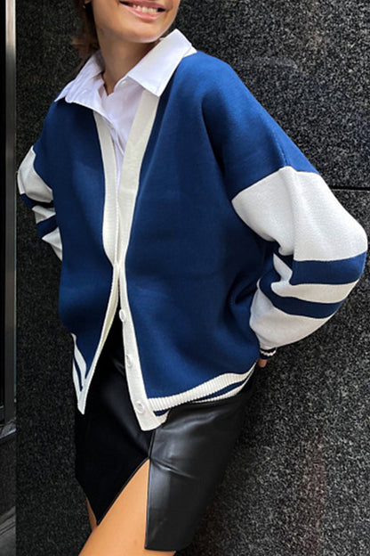 Tops casuales con cuello en V y contraste de bloques de colores