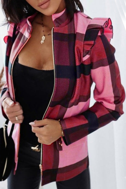 Prenda exterior informal de cuello alto con cuadros contrastantes