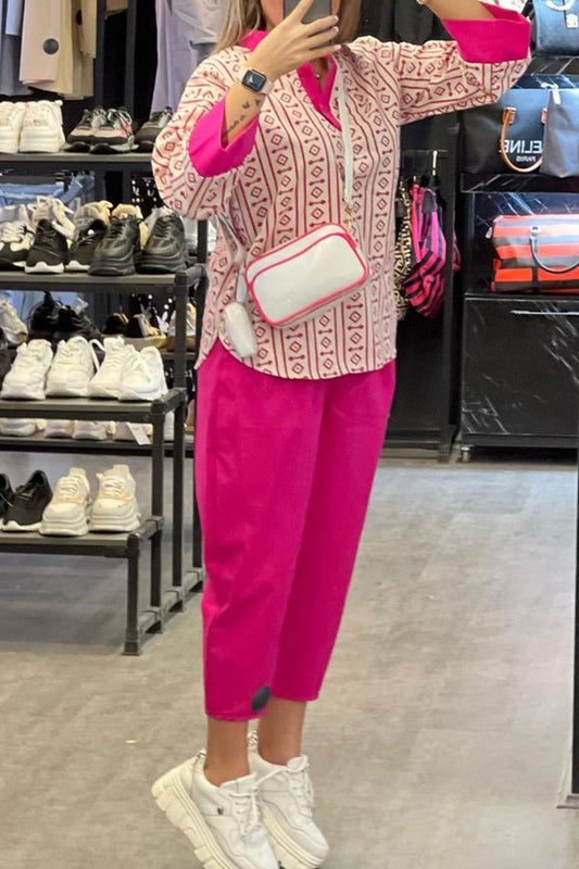 Conjunto de dos piezas informal de cuello alto, manga larga y estampado geométrico