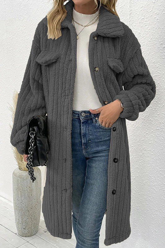 Elegante prenda exterior con cuello vuelto y botones lisos