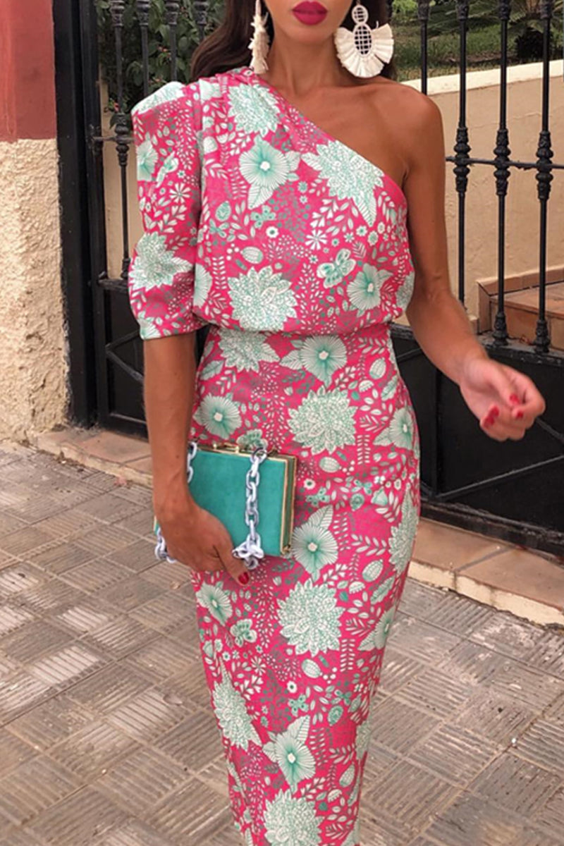 Elegante vestido estampado con cuello oblicuo y patchwork floral