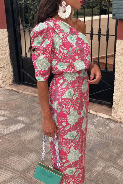 Elegante vestido estampado con cuello oblicuo y patchwork floral