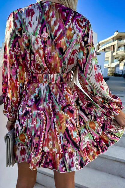 Elegante vestido irregular con escote en V y volantes florales