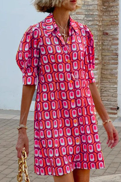 Vestido camisero informal con cuello vuelto y estampado geométrico dulce