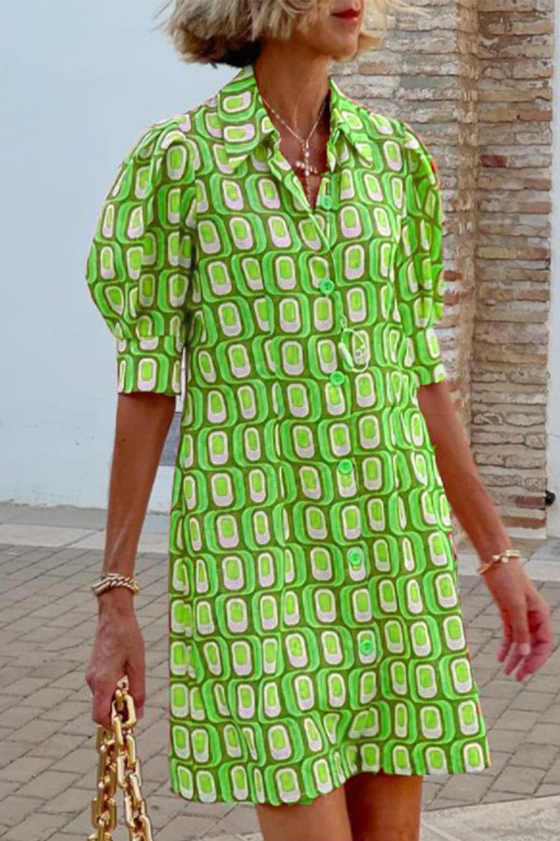 Vestido camisero informal con cuello vuelto y estampado geométrico dulce