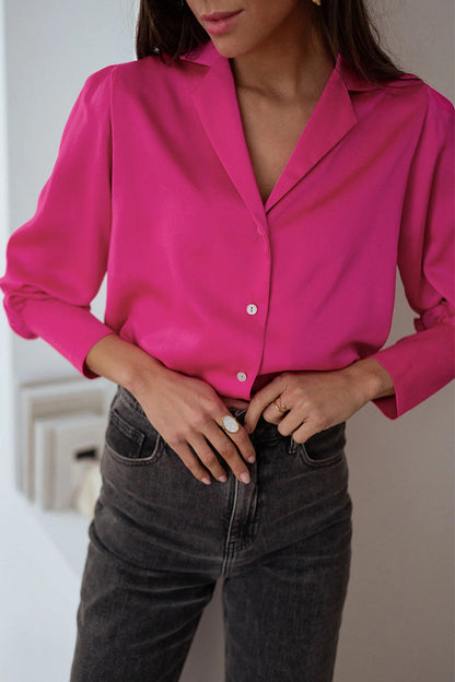 Elegantes blusas lisas con cuello vuelto