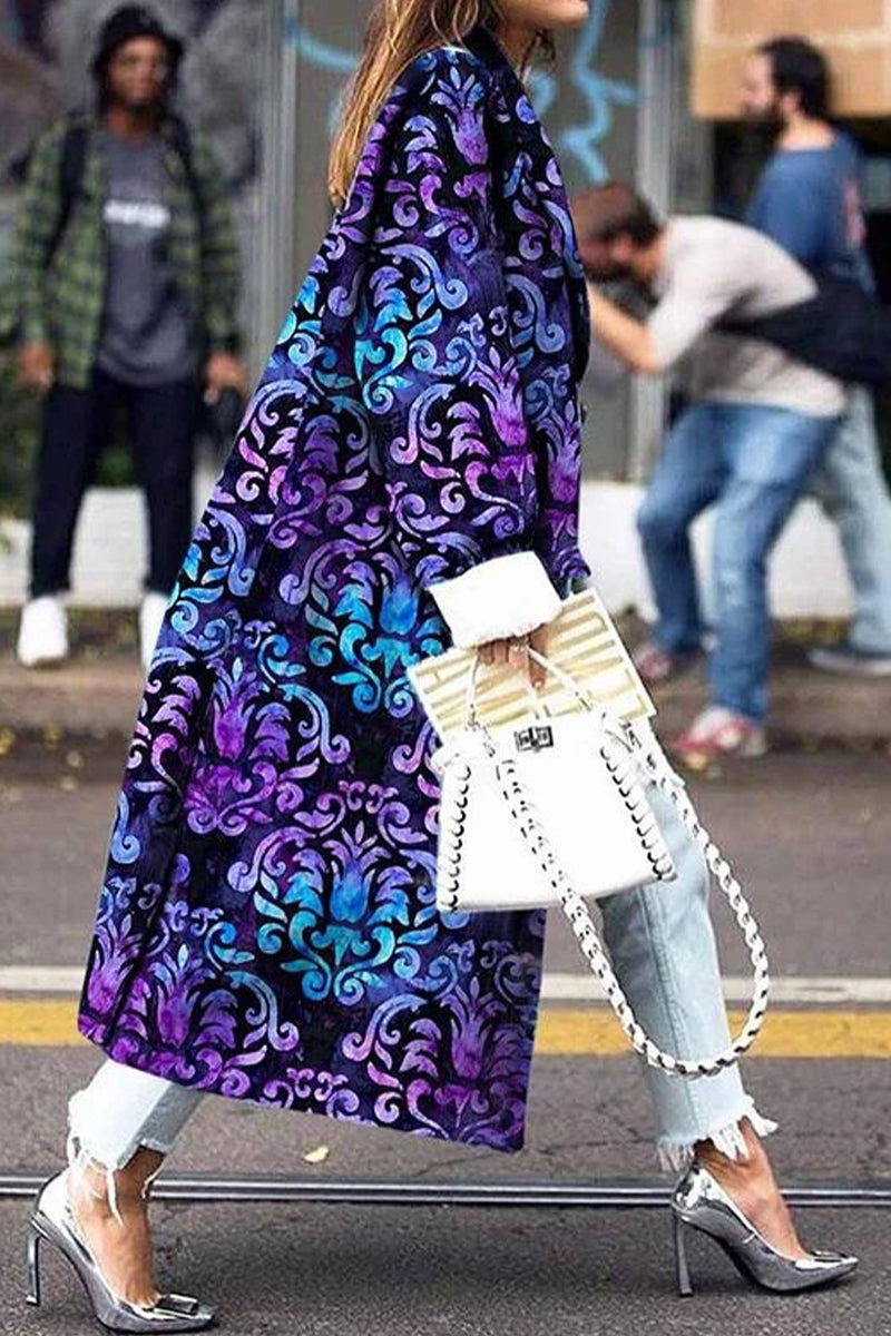 Prendas de abrigo con cuello vuelto, patchwork y estampado urbano