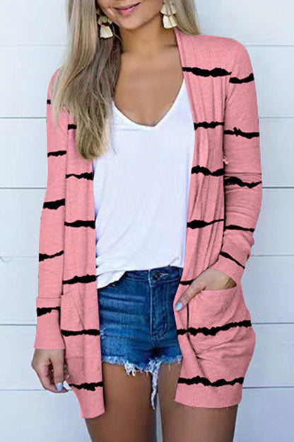 Prenda exterior informal con cuello tipo cárdigan y estampado geométrico