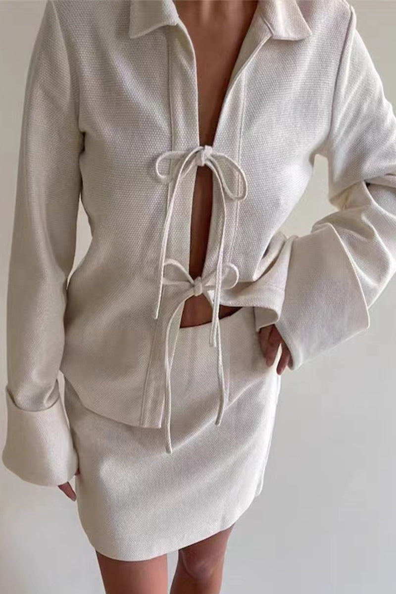 Prendas de abrigo con cuello camisero, sexys y sencillas, de color liso y con frenillo.