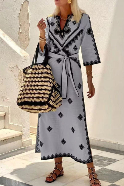 Vestido bohemio elegante con estampado geométrico y cinturón, escote en V, corte A (4 colores)