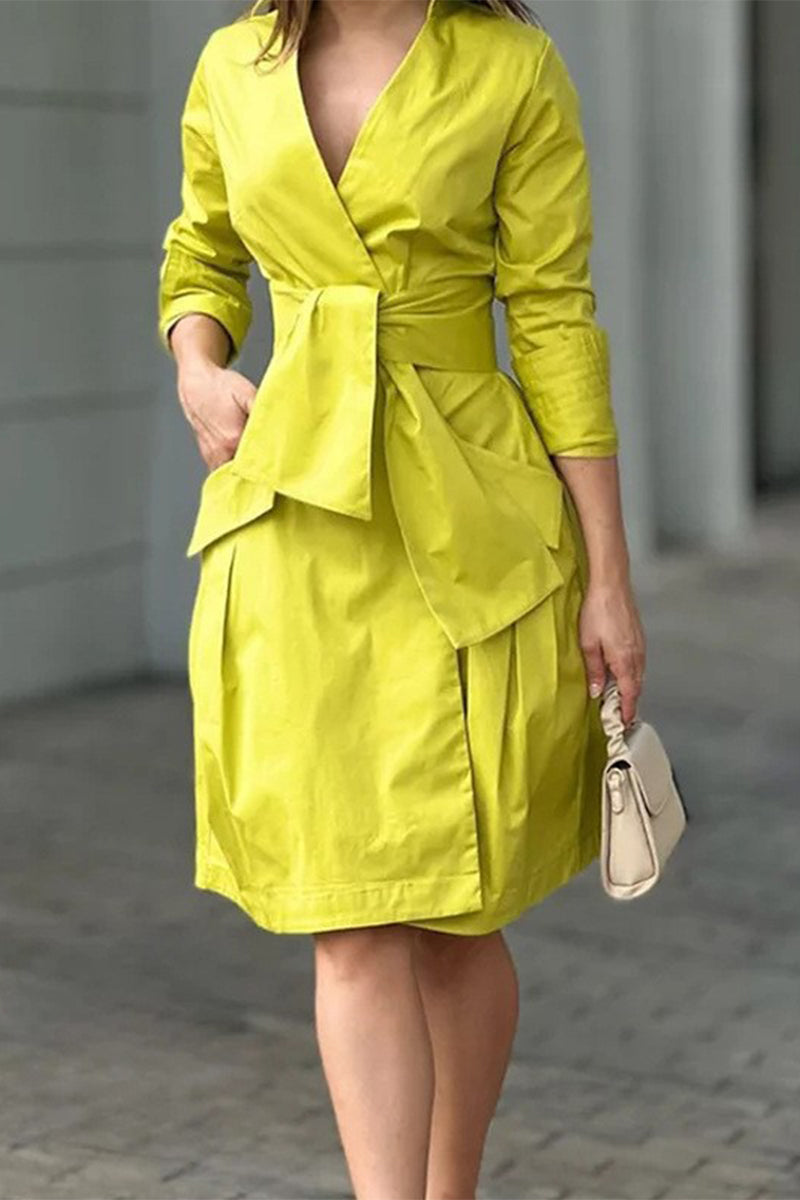 Vestido de traje informal de calle con cuello en V y bolsillos lisos y frenillo