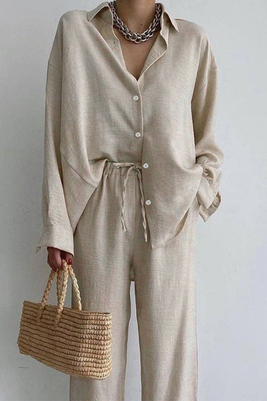 Conjunto informal de dos piezas con cuello vuelto, manga larga y botones de frenillo liso