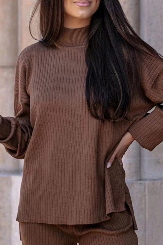 Conjunto de dos piezas de cuello alto, manga larga y estilo casual sencillo.