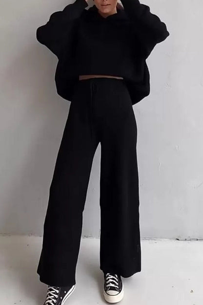 Conjunto informal de dos piezas con capucha, cuello alto y manga larga, color liso y cordón ajustable