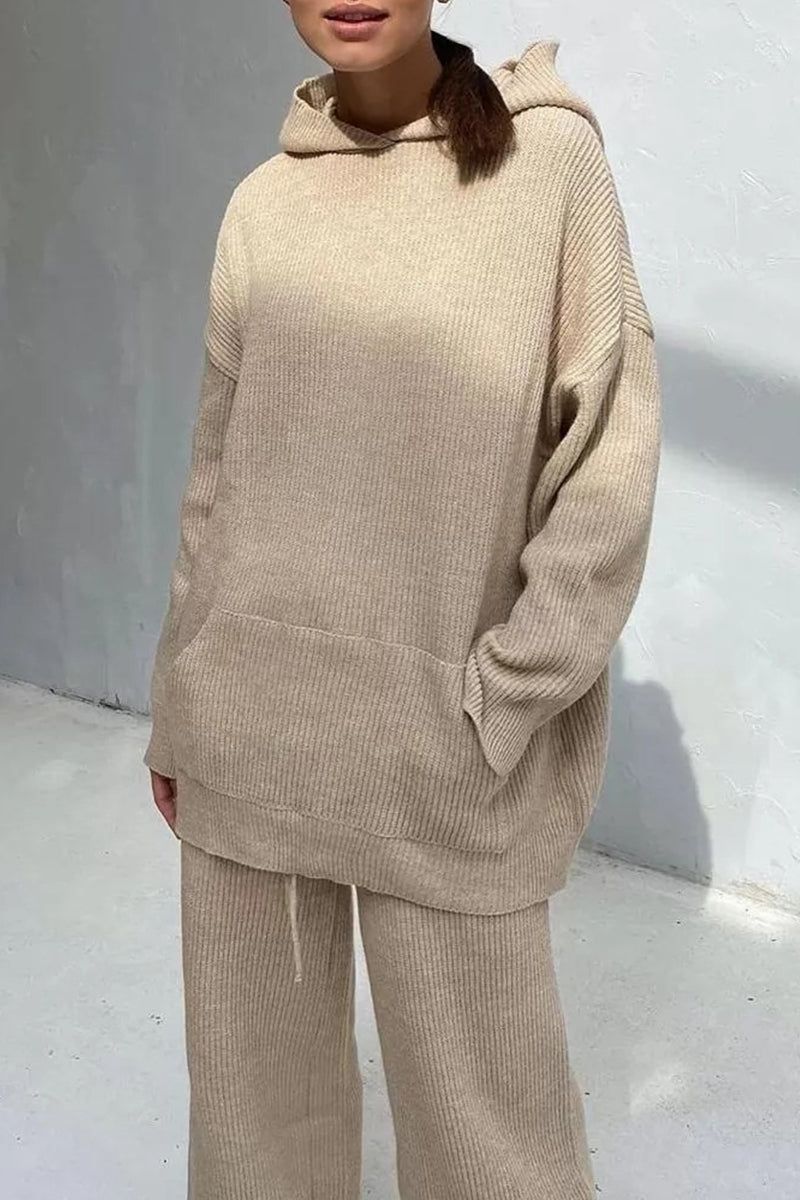 Conjunto informal de dos piezas con capucha, cuello alto y manga larga, color liso y cordón ajustable
