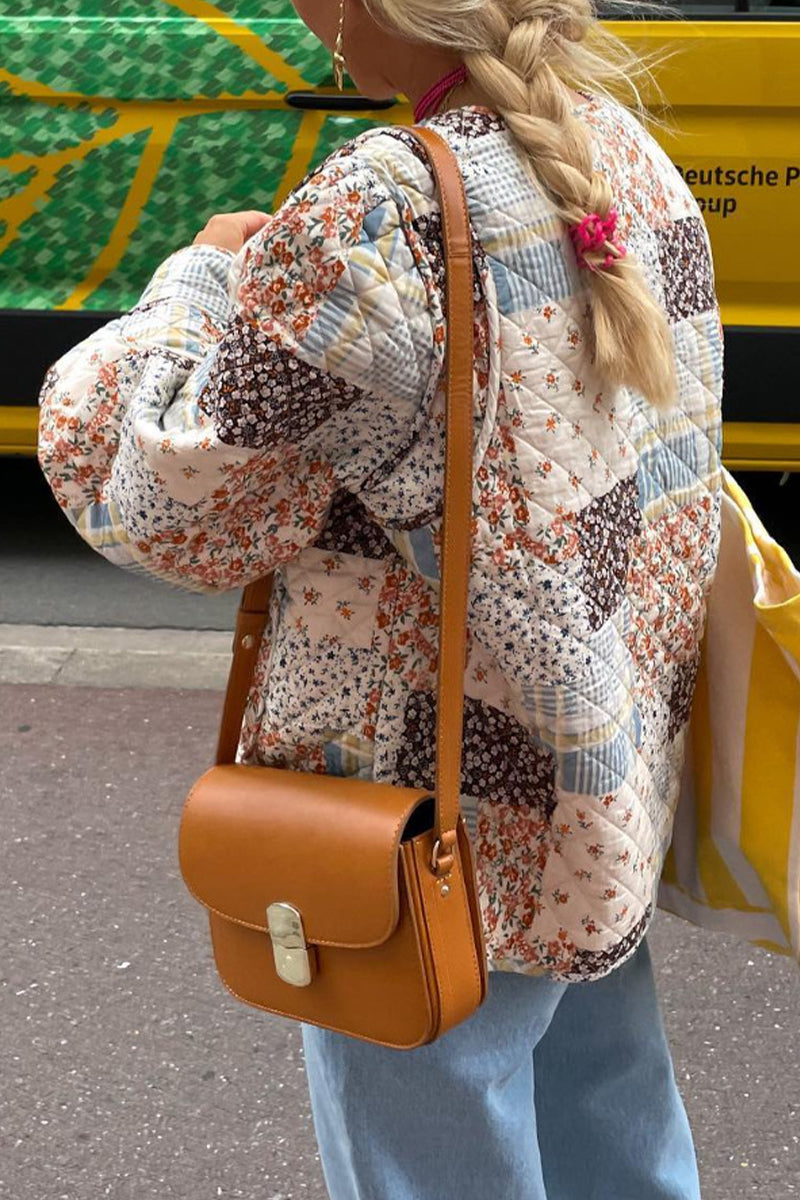 Prendas de abrigo con cuello redondo y bolsillo con estampado urbano