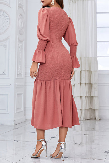 Elegante vestido de falda cruzada con cuello redondo y pliegues sólidos