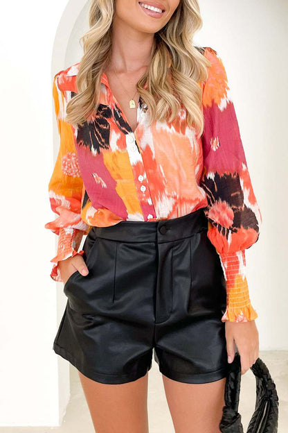 Elegantes blusas asimétricas con cuello en V y estampados florales