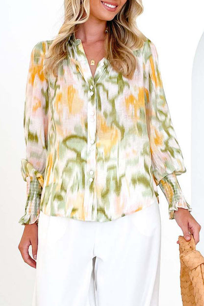 Elegantes blusas asimétricas con cuello en V y estampados florales