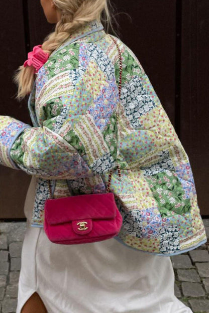 Prendas de abrigo informales con cuello vuelto y bolsillos florales