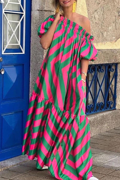 Vestidos casuales estampados con hombros descubiertos y rayas en contraste