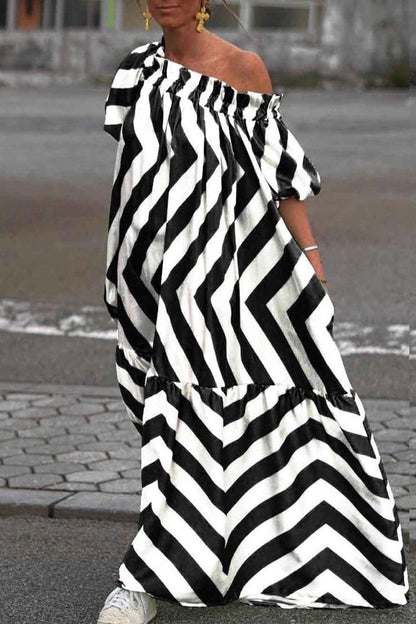 Vestidos casuales estampados con hombros descubiertos y rayas en contraste