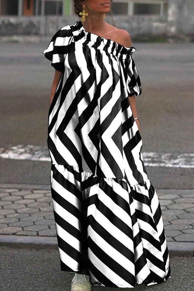 Vestidos casuales estampados con hombros descubiertos y rayas en contraste
