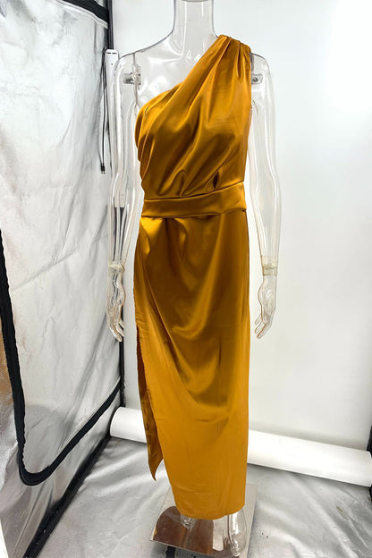 Vestido irregular sexy formal con abertura sólida y pliegues de cuello oblicuo.