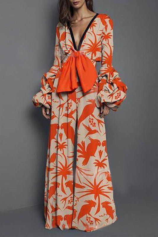 Mono holgado elegante con escote en V y frenillo floral