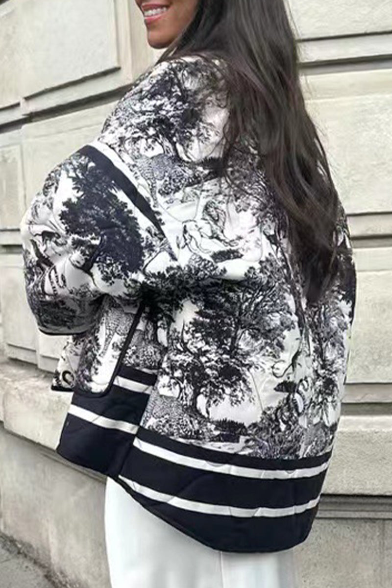 Prendas de abrigo con cuello vuelto y bolsillo con estampado urbano
