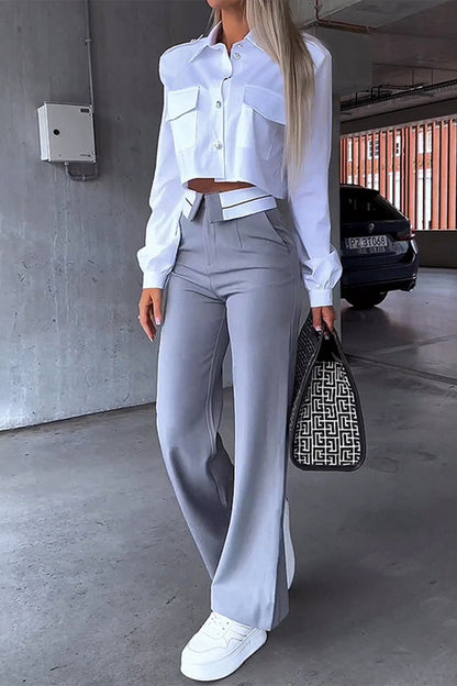 Conjunto elegante de dos piezas con cuello vuelto, manga larga y bolsillos sólidos