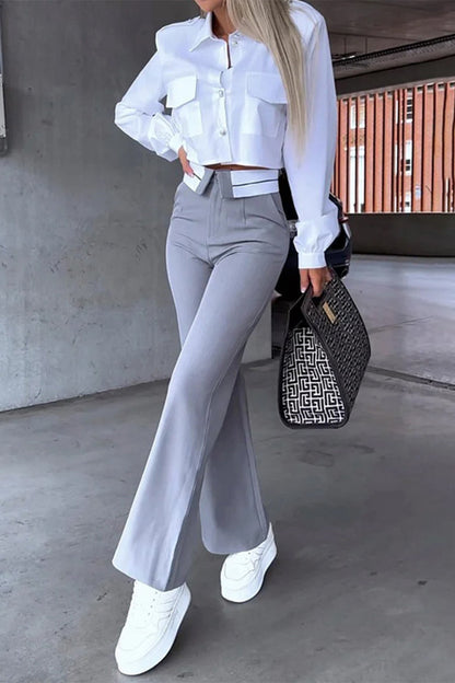 Conjunto elegante de dos piezas con cuello vuelto, manga larga y bolsillos sólidos