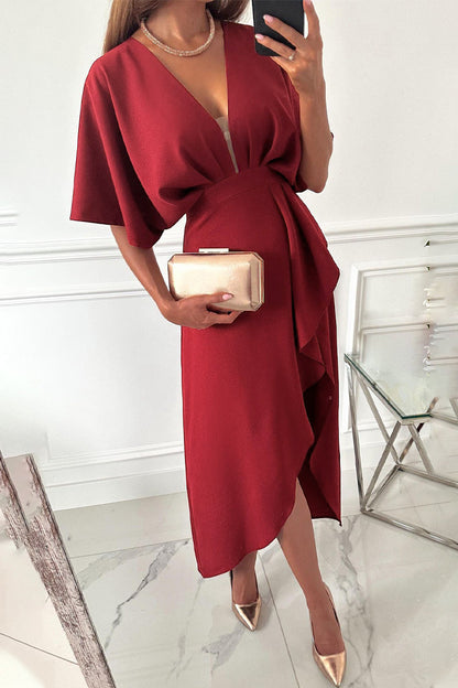 Elegante vestido asimétrico liso con escote en V irregular.