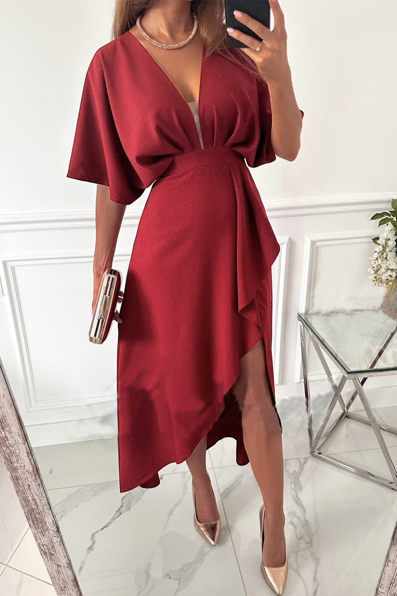 Elegante vestido asimétrico liso con escote en V irregular.