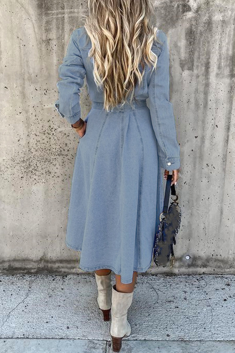 Elegantes vestidos vaqueros con cuello vuelto y bolsillos de patchwork