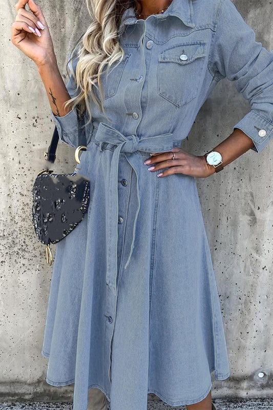 Elegantes vestidos vaqueros con cuello vuelto y bolsillos de patchwork