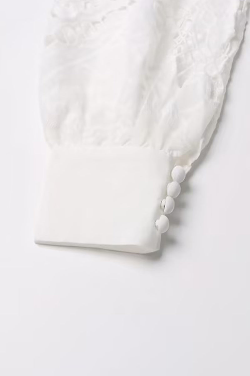 Elegante vestido de corte A con cuello vuelto, ahuecado y bordado sólido