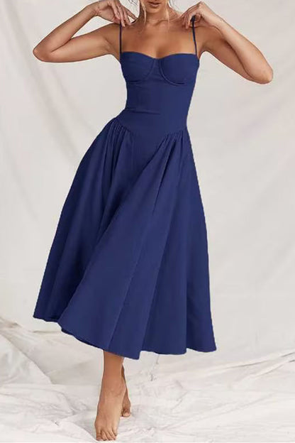 Vestido vintage elegante de cuello cuadrado y pliegues lisos